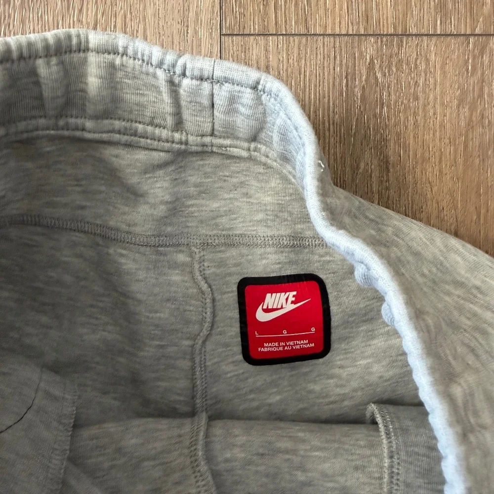 Nike Tech Fleece Tracksuit Boys Large Grey Full Zip Hoodie and Joggers Set